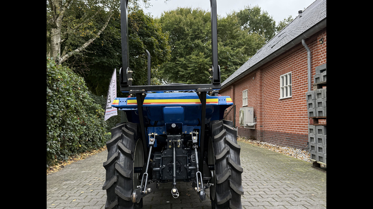 Iseki TU160 mit Frontlader ab 125 € pro Monat.